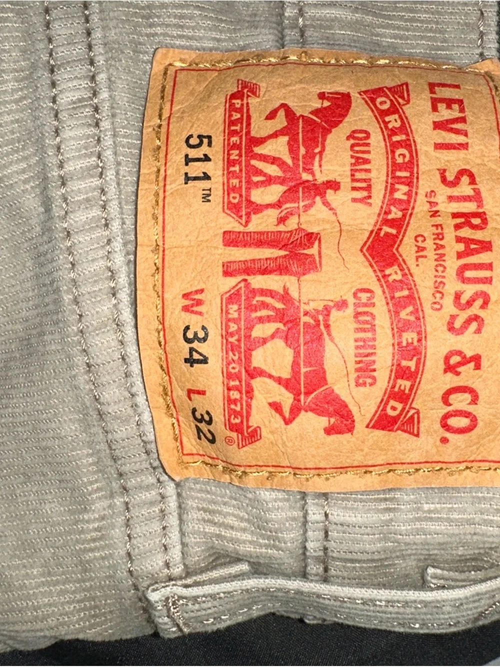 Levi's Slim Straight Jeans in Taupe